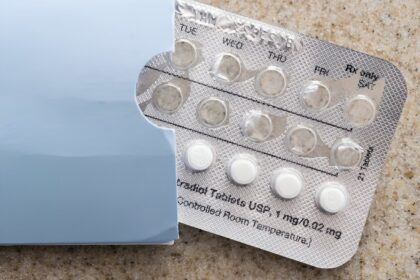 By attacking birth control pills, American influencers spread disinformation
