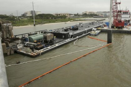 US Coast Guard says up to 2,000 gallons of oil spilled in ship collision in Texas